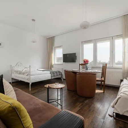 Daire Bright Air-conditioned With Place For Remote Work By Renters *