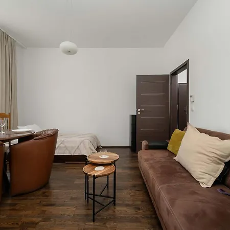 Daire Bright Air-conditioned With Place For Remote Work By Renters