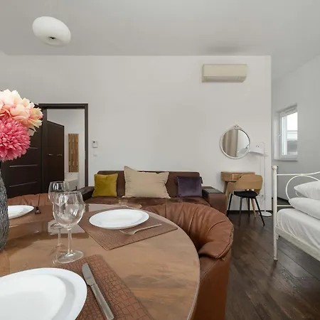 Bright Air-conditioned With Place For Remote Work By Renters * Wroclaw